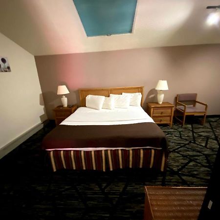 Woodland Inn & Suites Medford Bagian luar foto