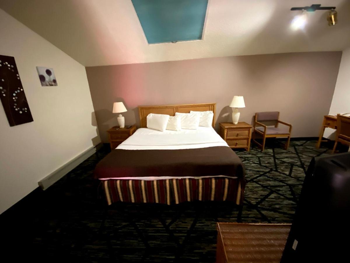 Woodland Inn & Suites Medford Bagian luar foto