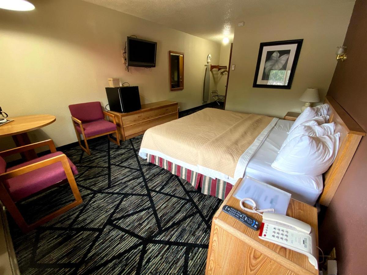 Woodland Inn & Suites Medford Bagian luar foto