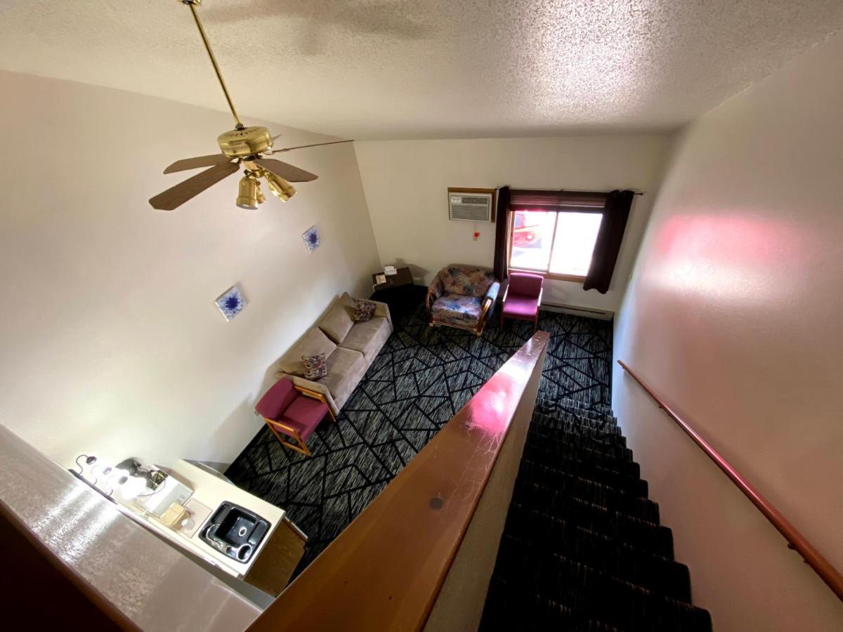 Woodland Inn & Suites Medford Bagian luar foto