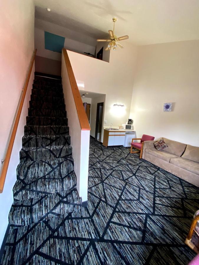 Woodland Inn & Suites Medford Bagian luar foto