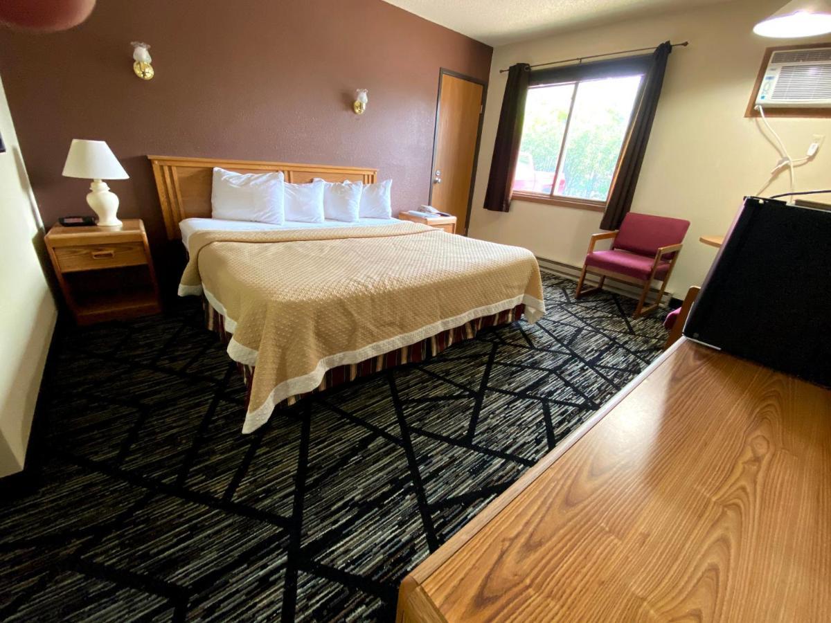 Woodland Inn & Suites Medford Bagian luar foto