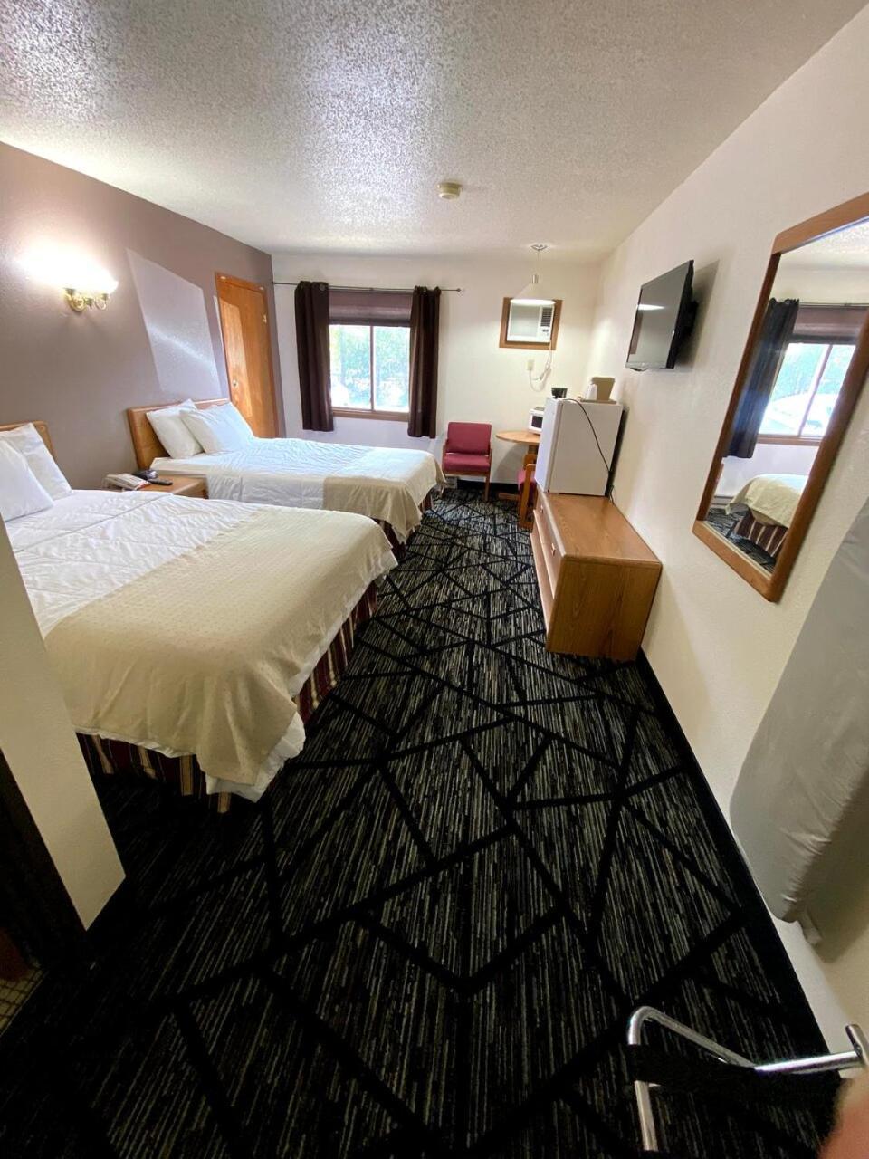 Woodland Inn & Suites Medford Bagian luar foto