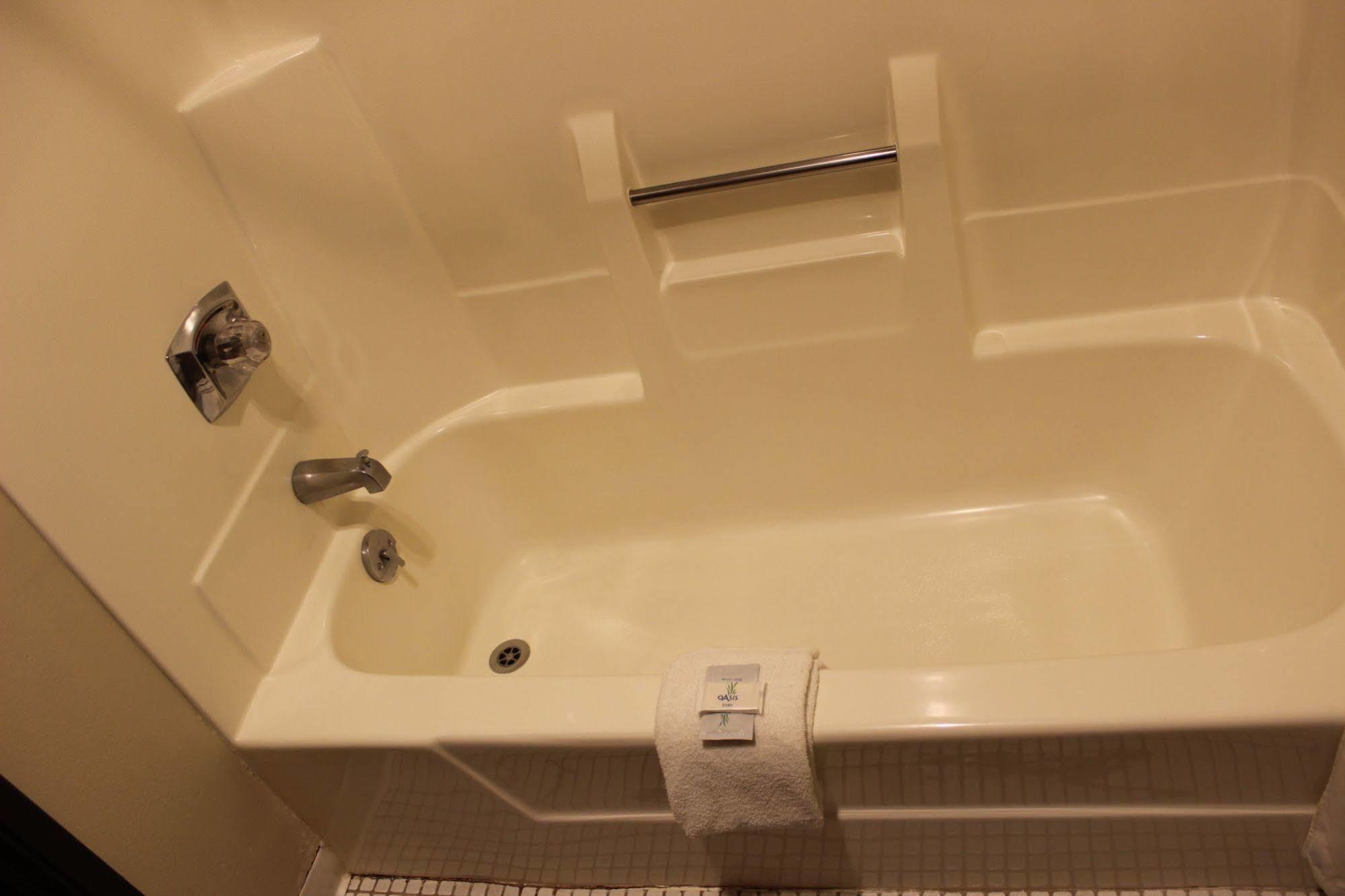 Woodland Inn & Suites Medford Bagian luar foto