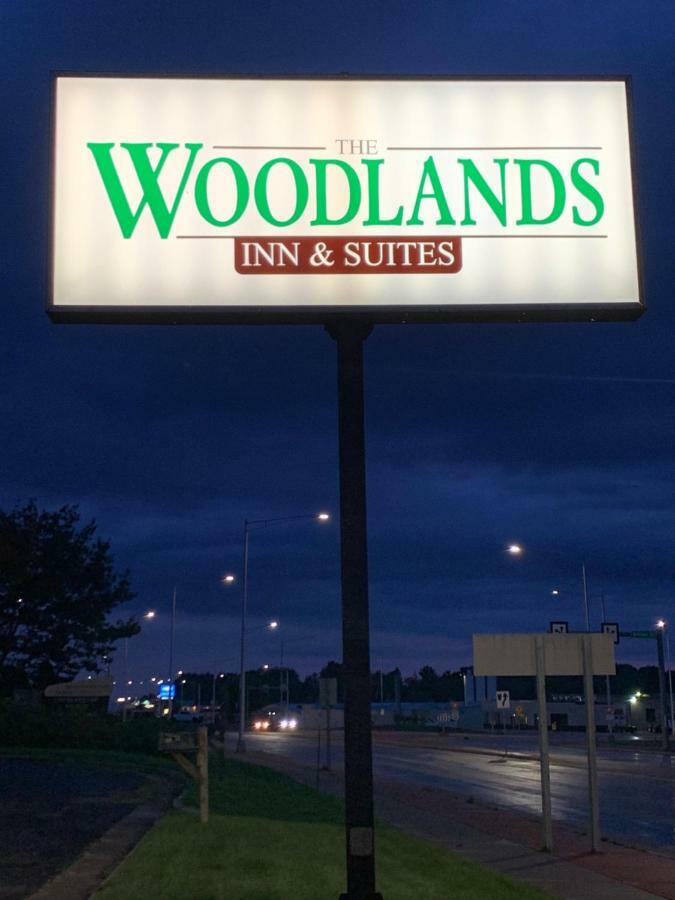 Woodland Inn & Suites Medford Bagian luar foto